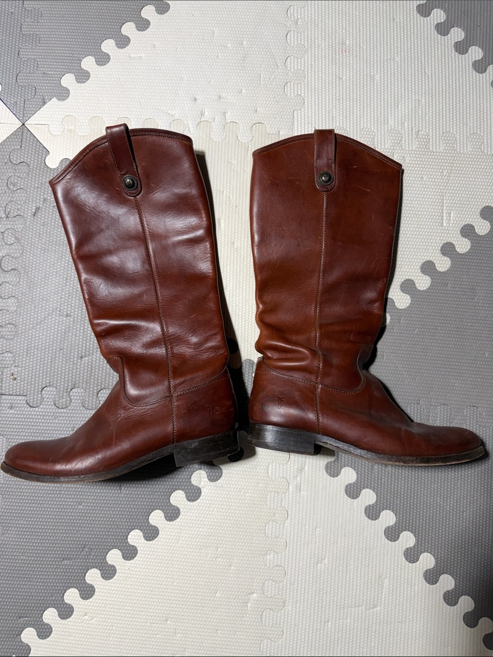 Frye size 8 Chestnut Brown Leather Pull-On Boots